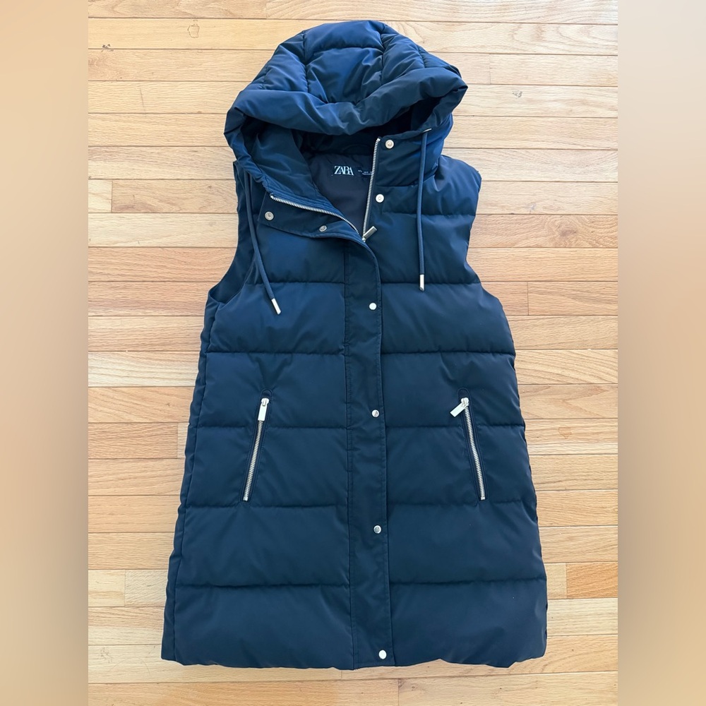 Zara mid puffer vest, black / gold accents, size S